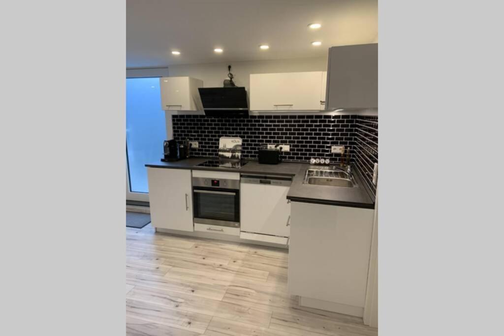 בון Modern Renovated Apartment Suited For Business Consultants - In Close Distance To Dt, Dhl And Un Campus - Reserved Parking מראה חיצוני תמונה